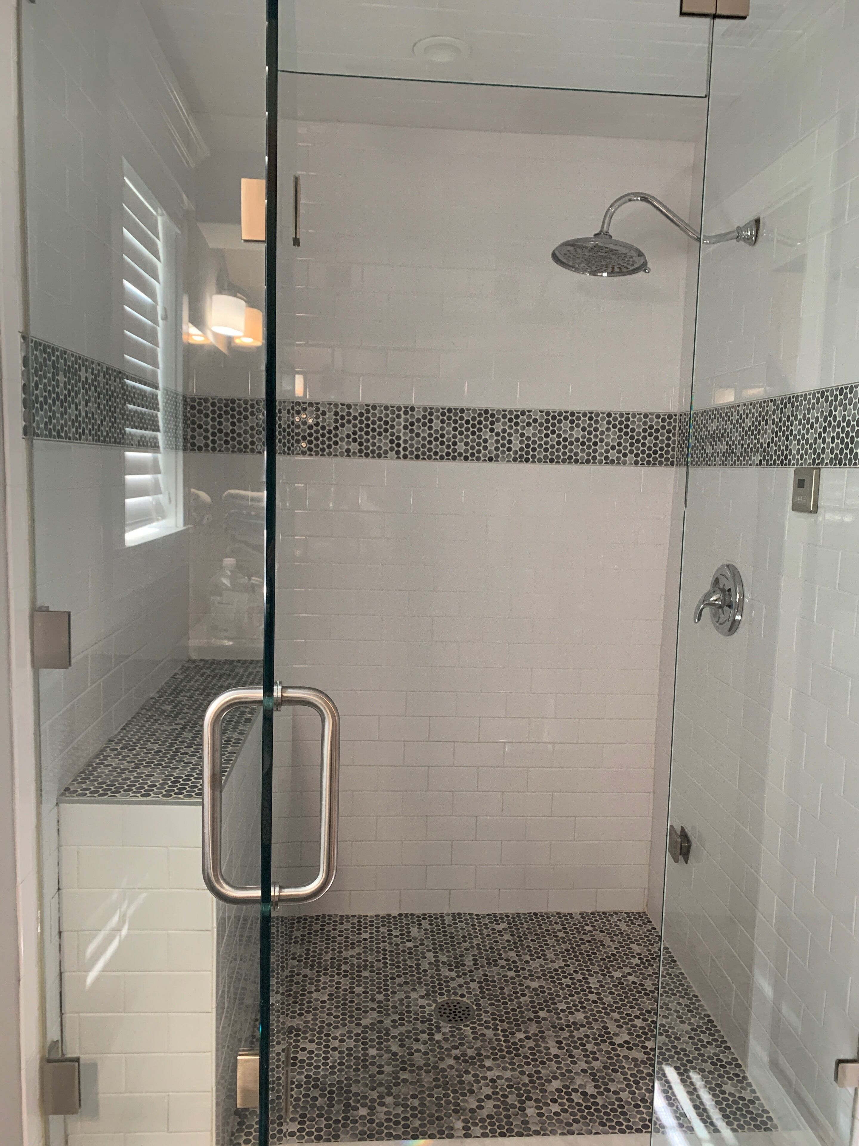 Ensemble douche/baignoire, sèche-cheveux, serviettes fournies, savon