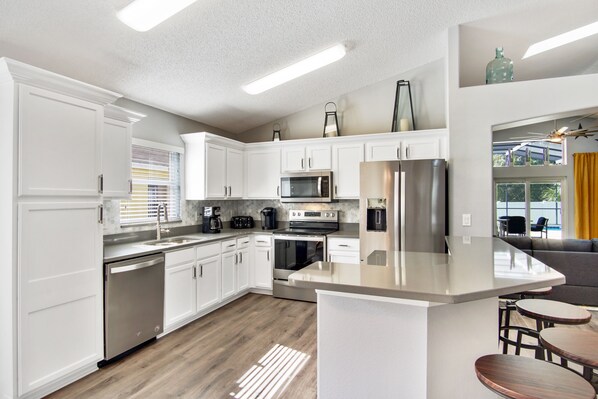 Fridge, microwave, oven, stovetop - The Cozy Villa , private pool and spa , 3 miles from Disney (Kissimmee)