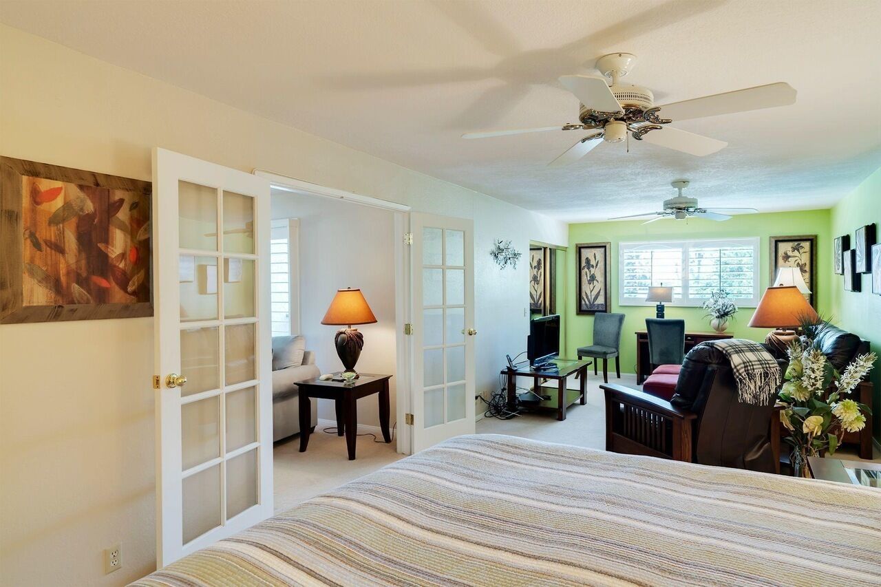 2 bedrooms, desk, WiFi, bed sheets