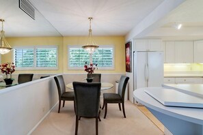 Dining - Paradise in Palm Springs, Cozy Condo 2BDR/2BA + Den, Balcony with Pool View (Palm Springs)