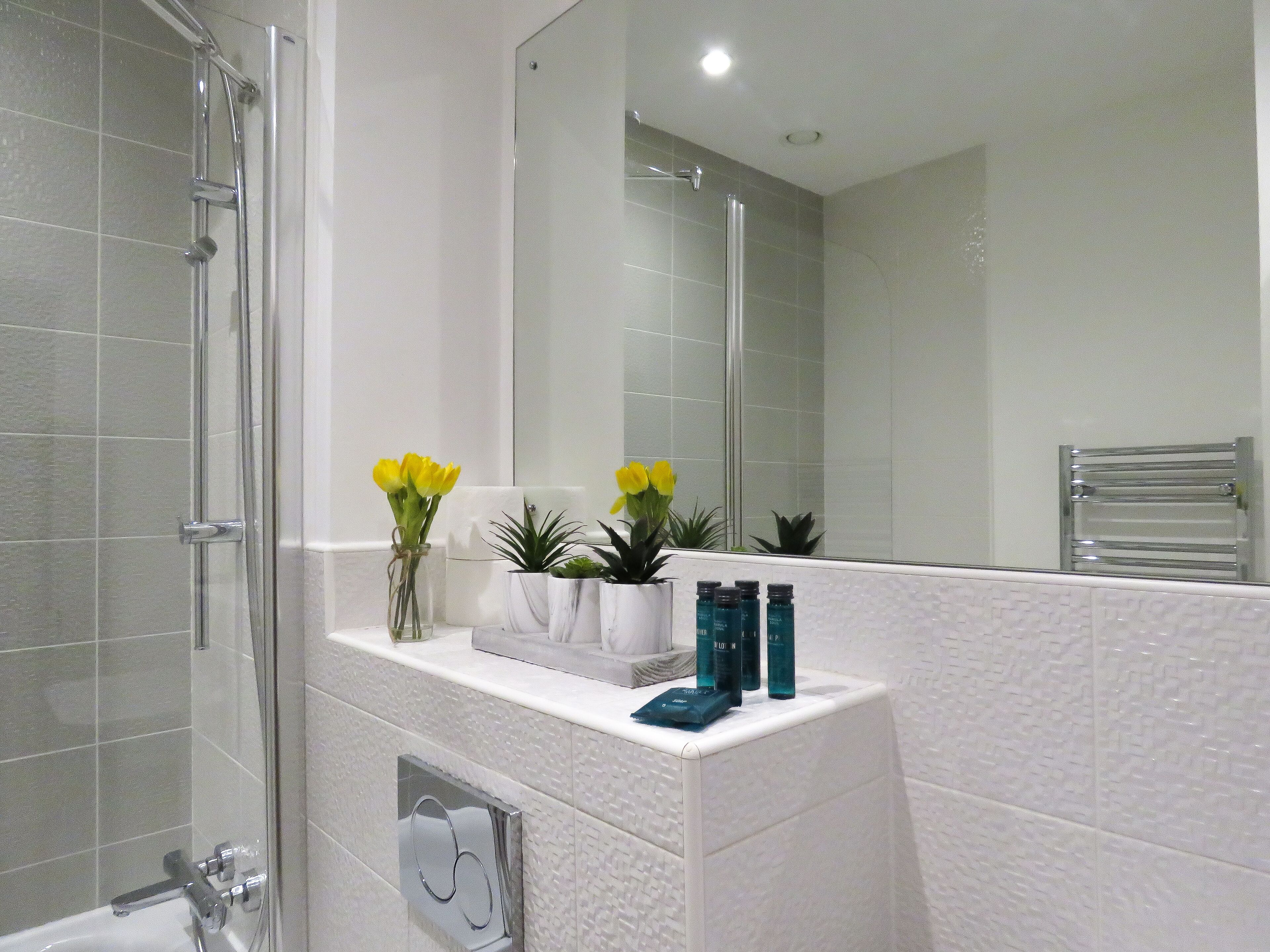City House | Bathroom | Shower, free toiletries, hair dryer, towels