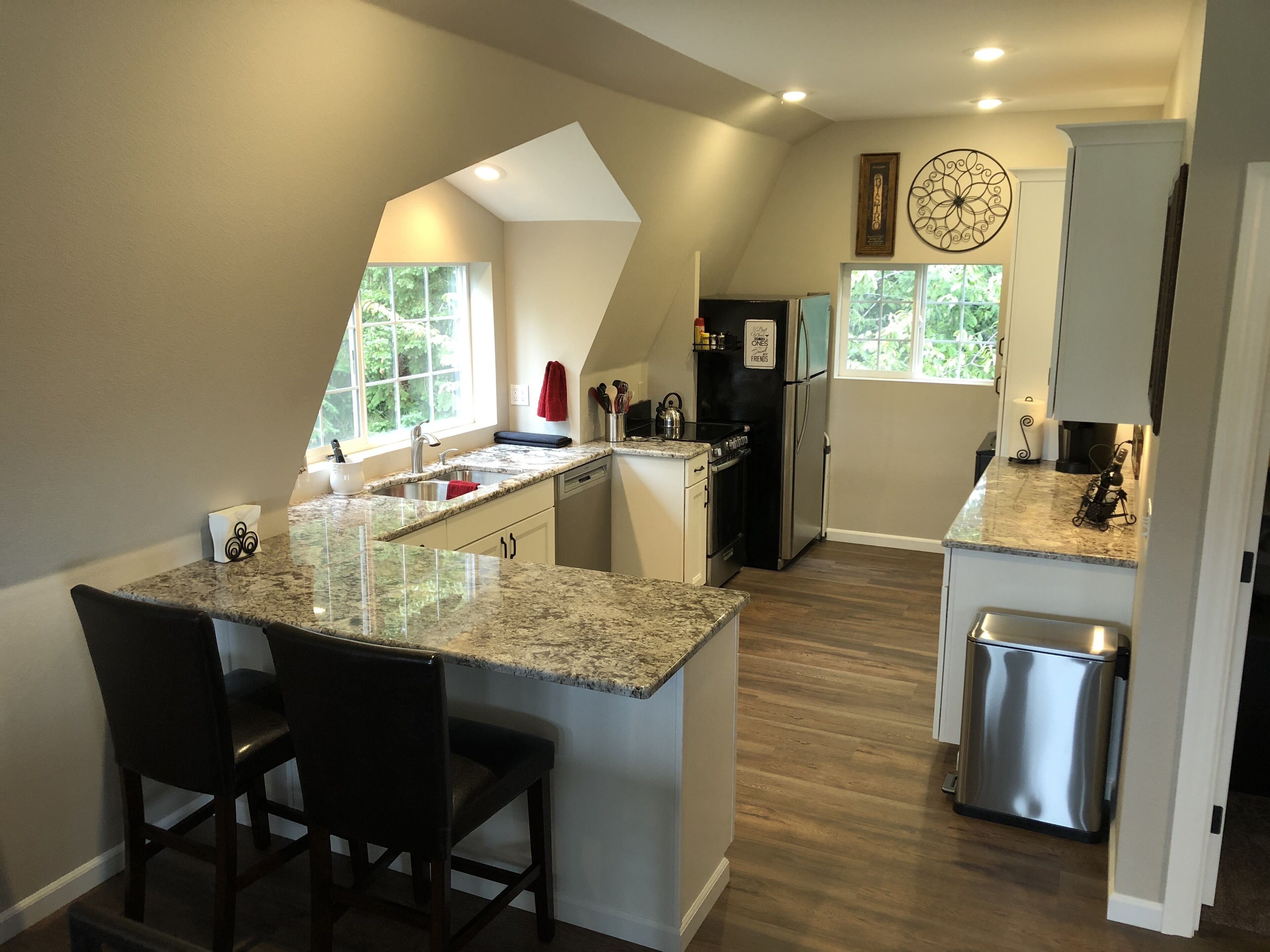 大型雪櫃/冰箱、微波爐、焗爐、爐具