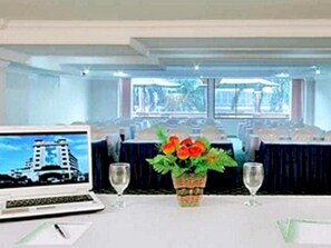 Meeting facility - Hotel Madani Medan - Syariah Hotel (Medan)