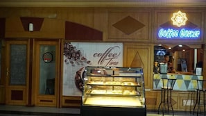 Dining - Hotel Madani Medan - Syariah Hotel (Medan)