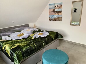 2 bedrooms, iron/ironing board, WiFi