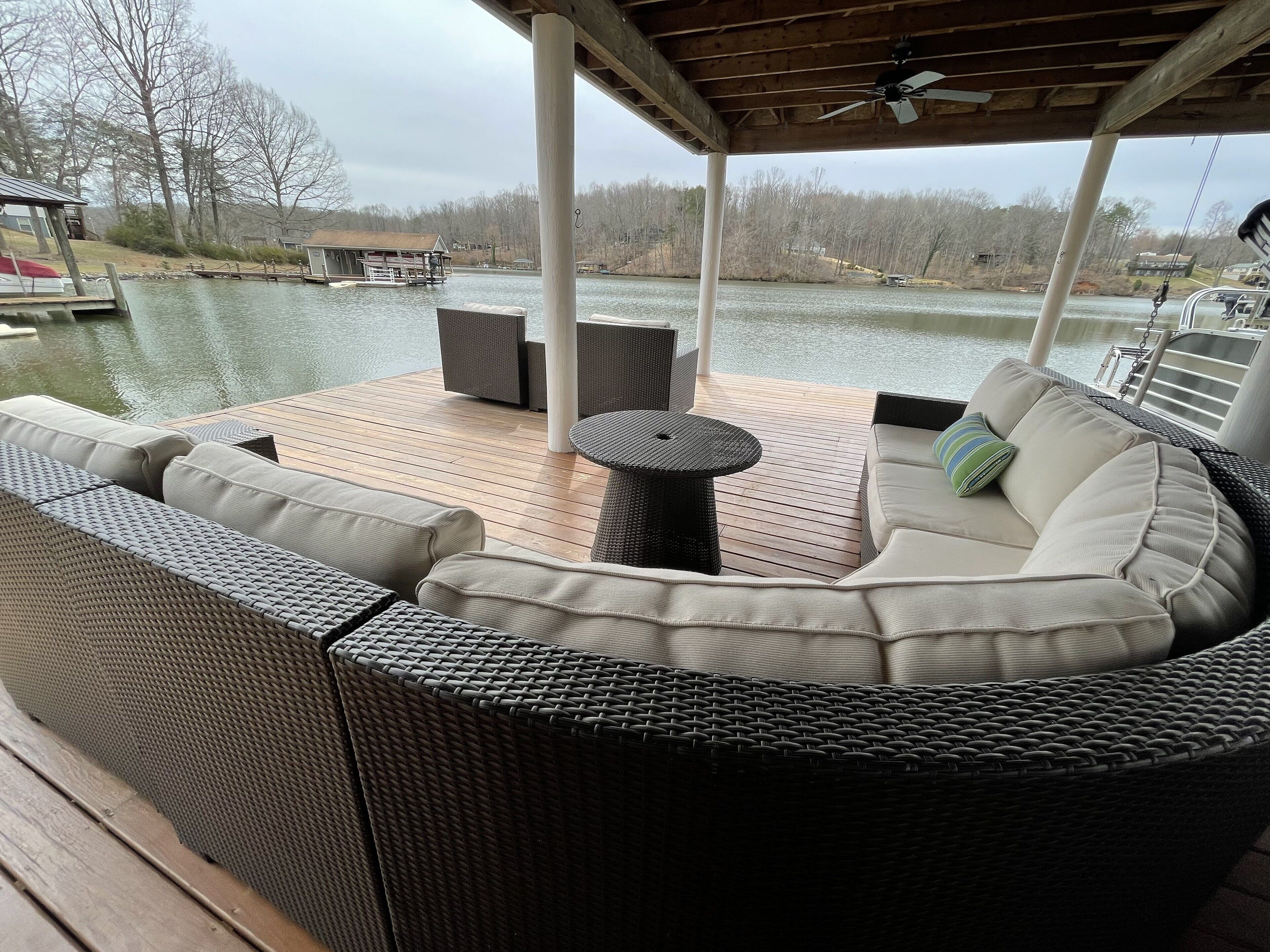 10 Smith Mountain Lake Rentals For Your Outdoor Getaway TravelAwaits