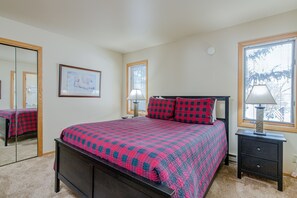 4 chambres, fer et planche à repasser, accès à Internet, literie fournie