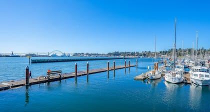 Oceanfront studio - harbor views, shared sauna & dog-friendly