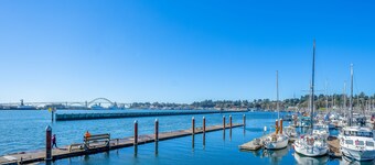 Oceanfront studio - harbor views, shared sauna & dog-friendly