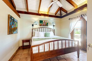 2 bedrooms, iron/ironing board, Internet, bed sheets - Comfortable oceanfront condo with  pool & ocean views, shared pool, & free WiFi (Placencia)
