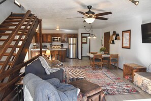 Smart TV, fireplace - Mountain Rider at Brookside (Red River)