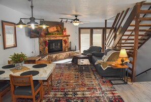 Smart TV, fireplace