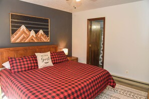 2 bedrooms, iron/ironing board, free WiFi, bed sheets - Mountain Rider at Brookside (Red River)