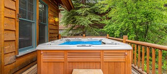 Spacious Cozy Cabin w/ Deck, Private Hot Tub, Grill - Amazing In-Village Locale