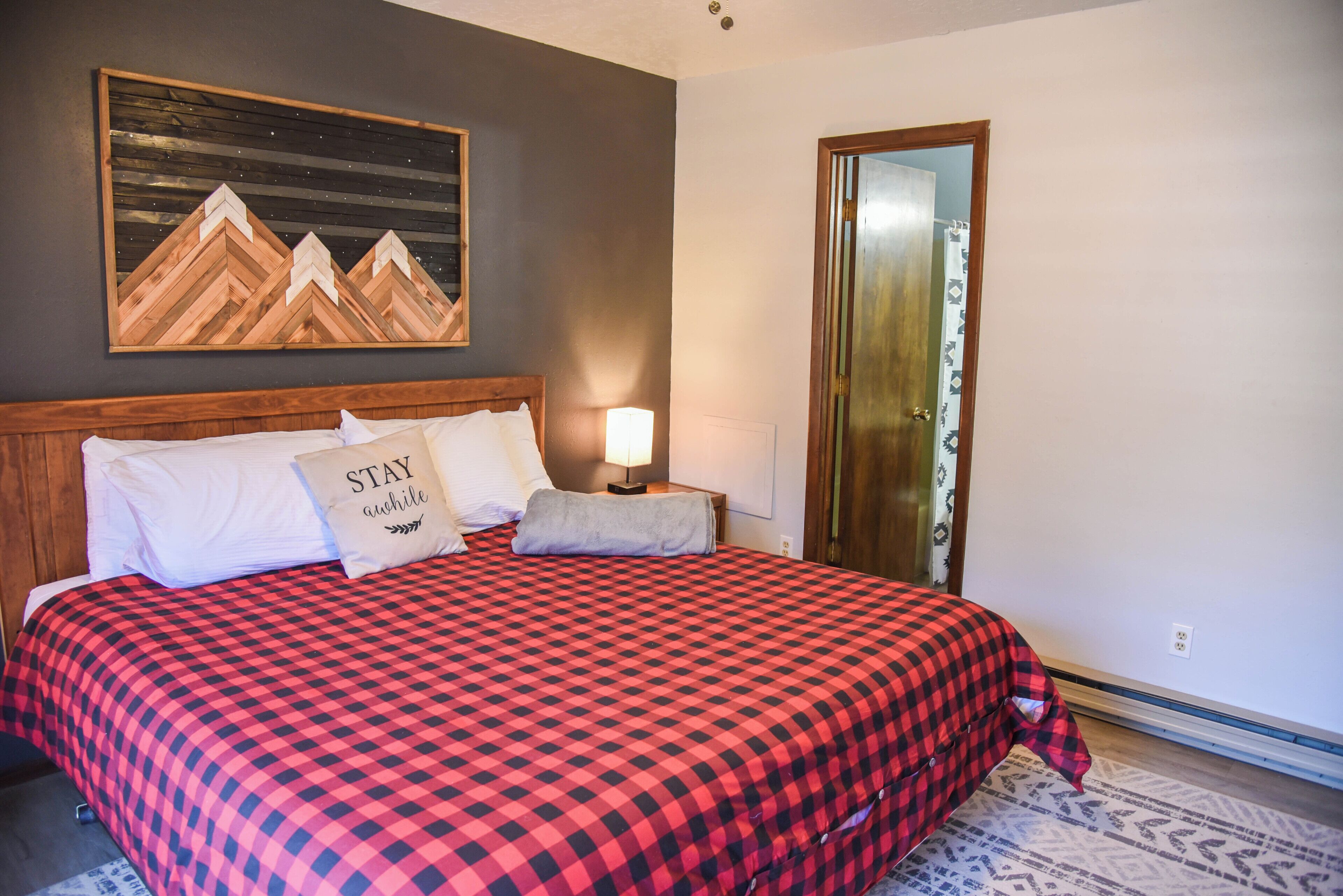 4 bedrooms, iron/ironing board, free WiFi, bed sheets