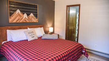 4 bedrooms, iron/ironing board, free WiFi, bed sheets