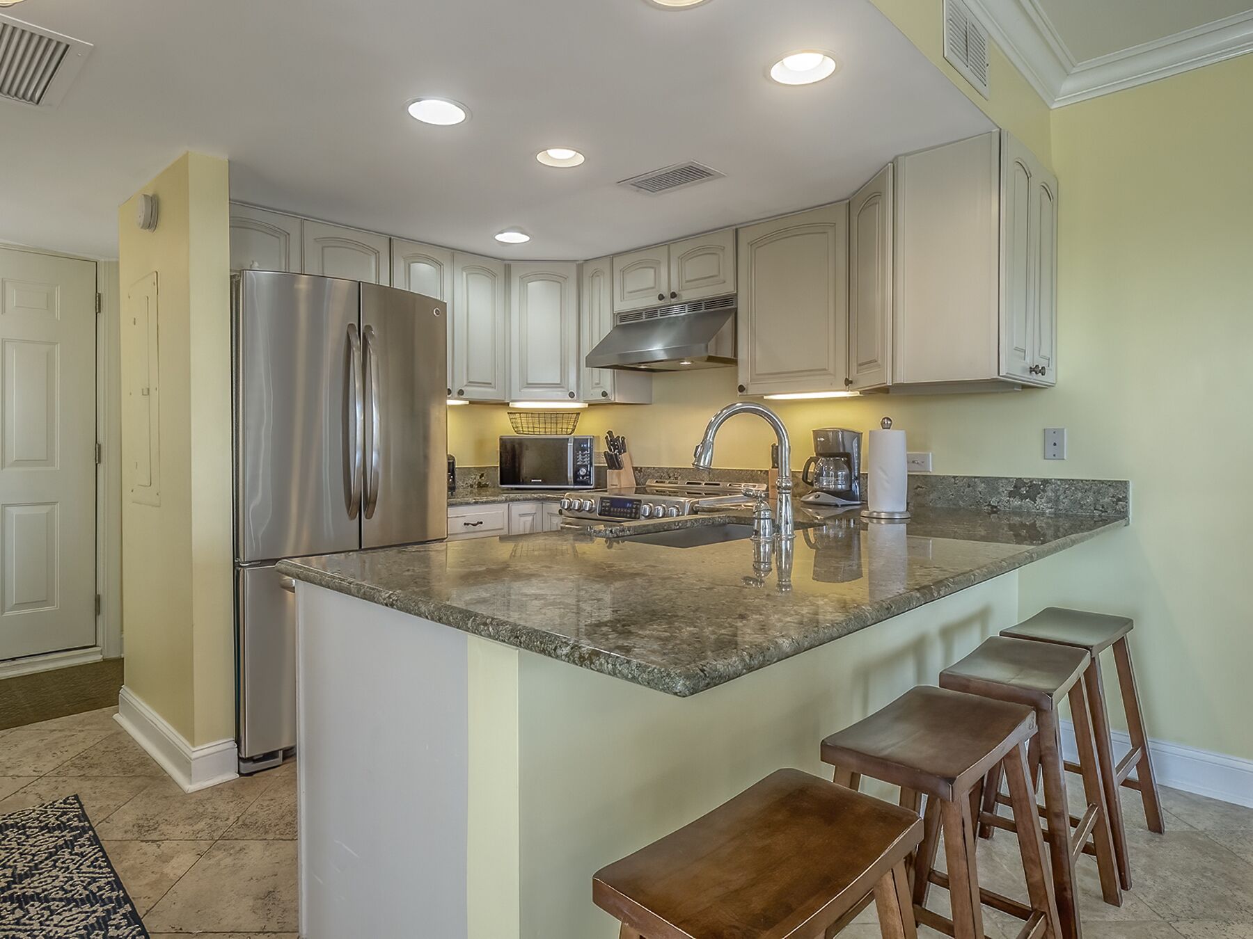 First Floor Ocean View! Pet Friendly! Sleeps 6! Amenity Cards!