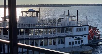 Your Place right on the lake with third floor balcony to watch the sunset 2x2+1