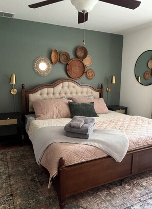 3 makuuhuonetta, työpöytä, silitysrauta/-lauta, ilmainen Wi-Fi