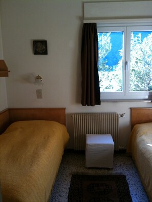 3 Schlafzimmer, Reisekinderbett, kostenloses WLAN, Bettwäsche