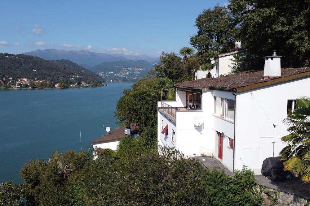 great lake view: holiday home with lake space