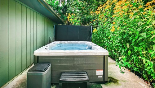 Secluded Home | Walk to Marina + GameRoom & HotTub