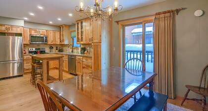 Spacious condo in the heart of Jackson w/deck, gas grill and outdoor dining area