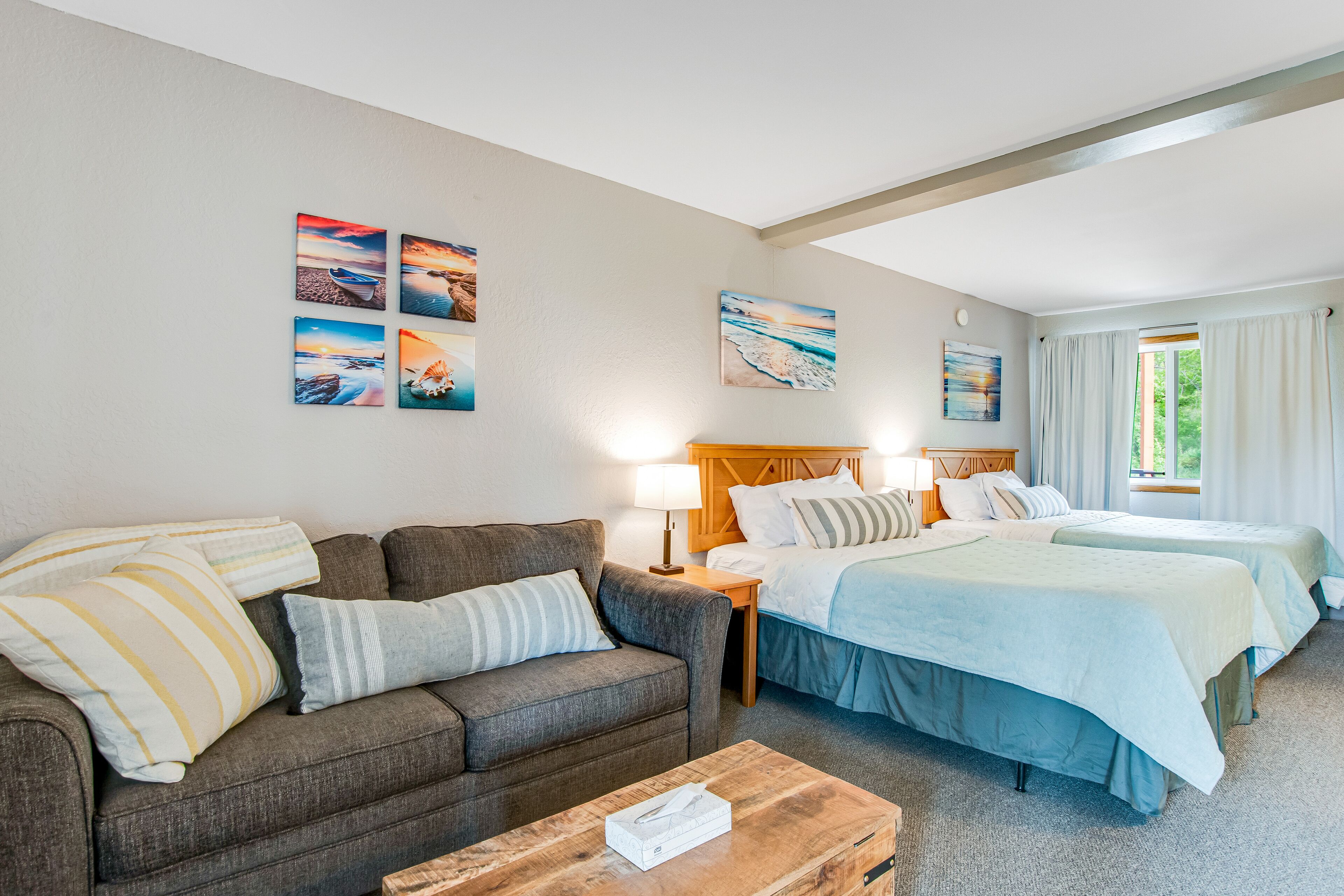 Peaceful gem with golf course & hot tub - near Noah’s Ark & Mt. Olympus