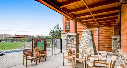 Peaceful gem with golf course - near Noah’s Ark & Mt. Olympus