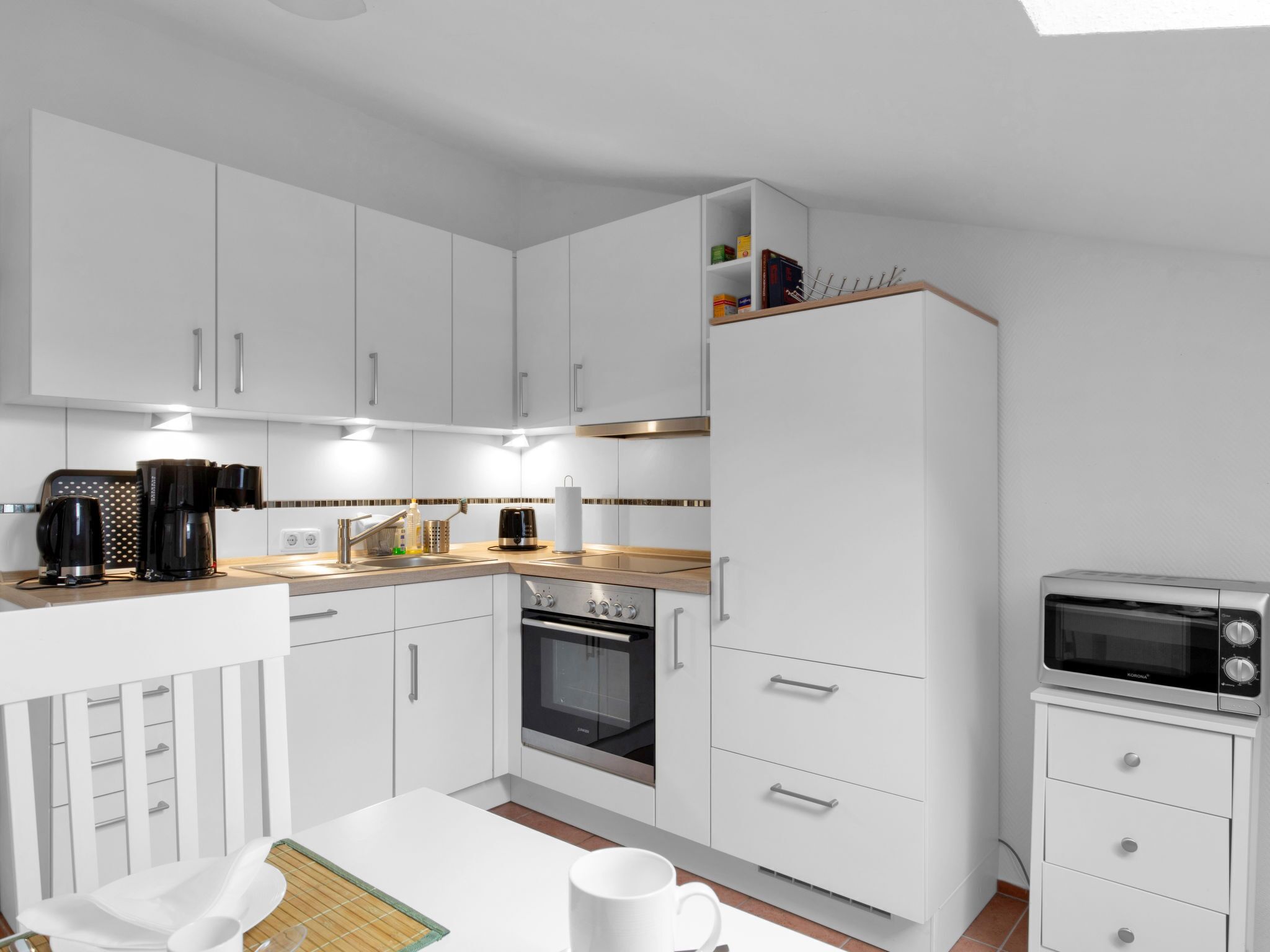 Kühlschrank, Mikrowelle, Ofen, Geschirrspüler