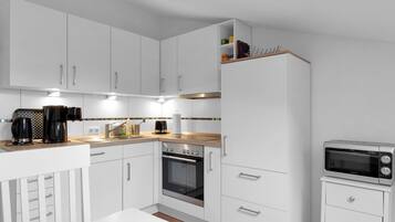 Kühlschrank, Mikrowelle, Ofen, Geschirrspüler