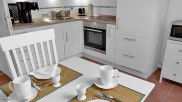 Kühlschrank, Mikrowelle, Ofen, Geschirrspüler