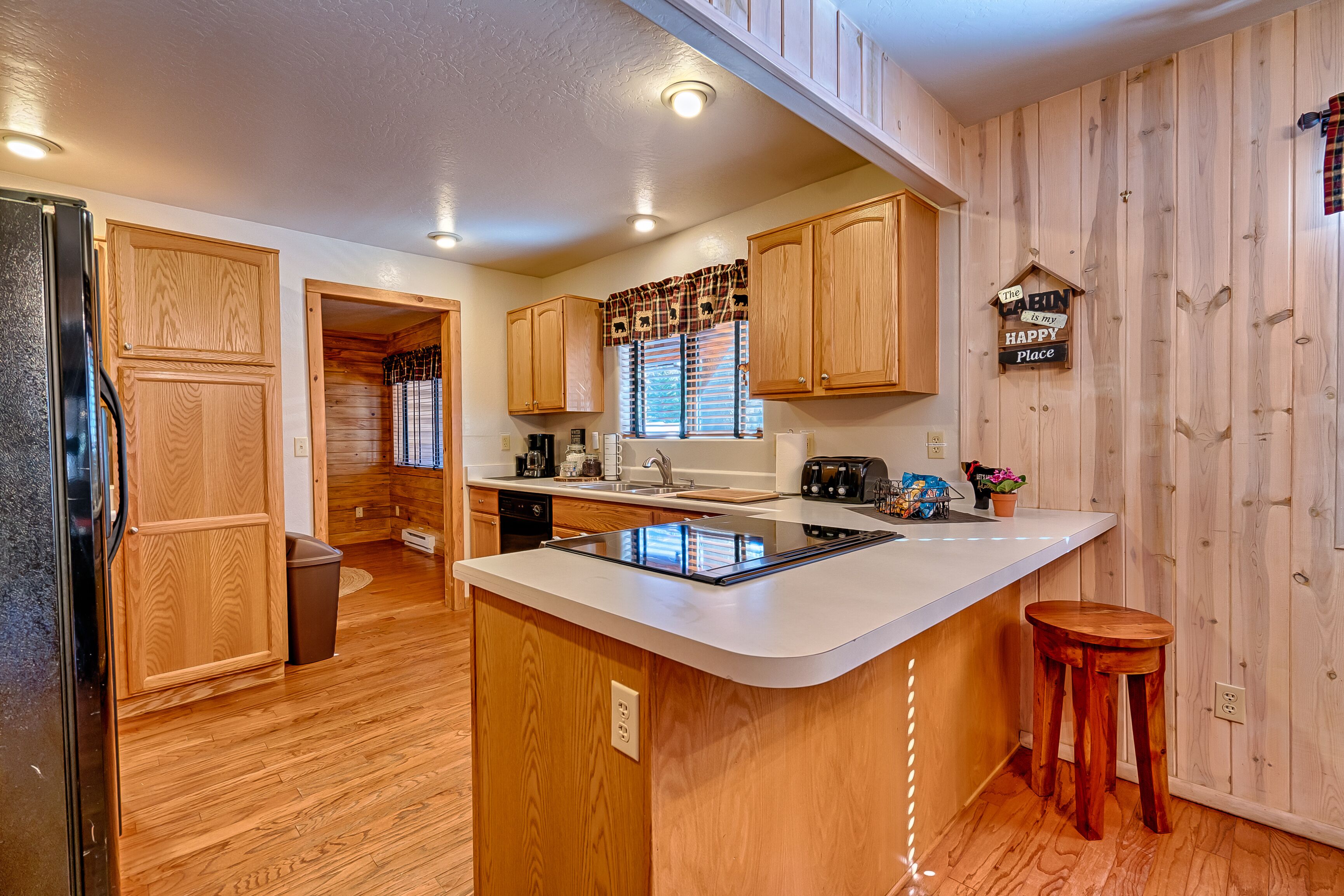 Highly rated Greer River’s Edge Sleeps 8- Starlink WiFi- Fireplace - Loft