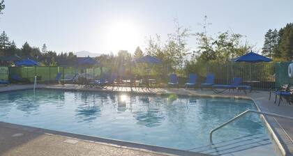 Amazing Deal! Studio in South Lake Tahoe with Indoor/Outdoor Pool