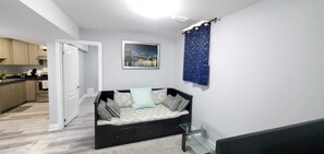 TV - Entire basement suite near Hwy,TV WiFi and Parking (Brampton)