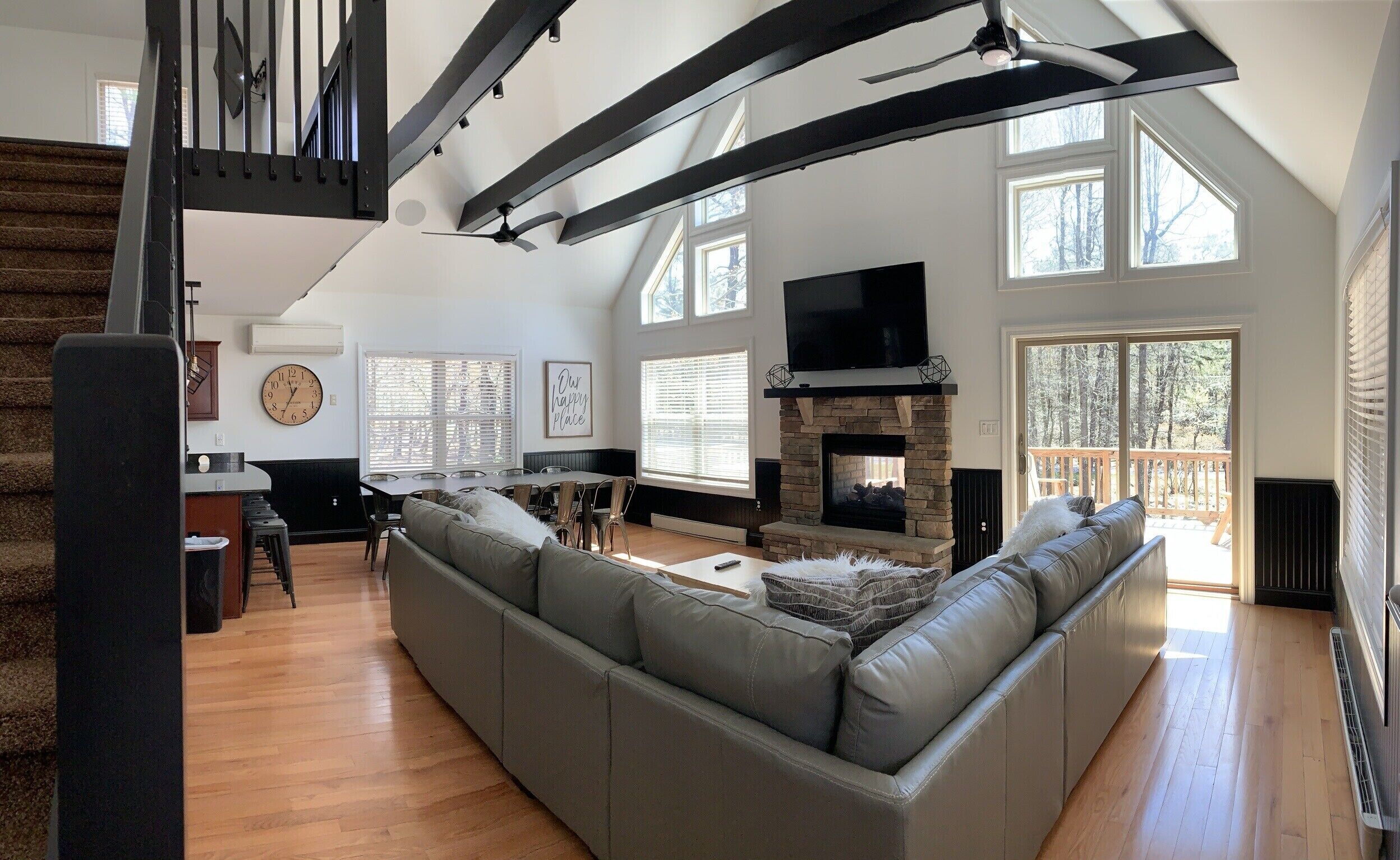 New!  6BR w/ Hot Tub/Game Room/Fire Pit/Free linens/Bubble Hockey
