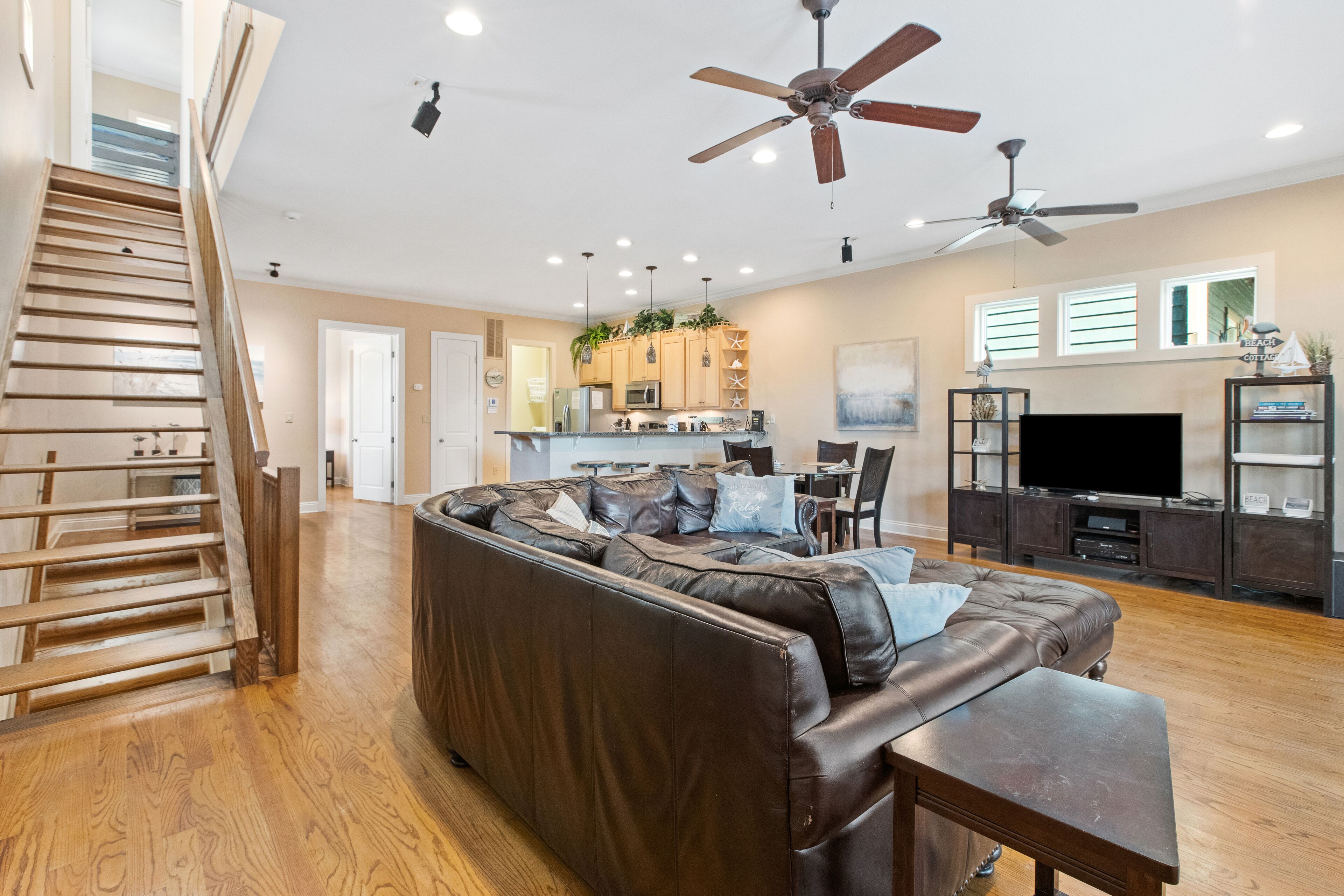 Dog-Friendly Townhouse w/ Free WiFi & Central A/C - Short Walk to the Beach!