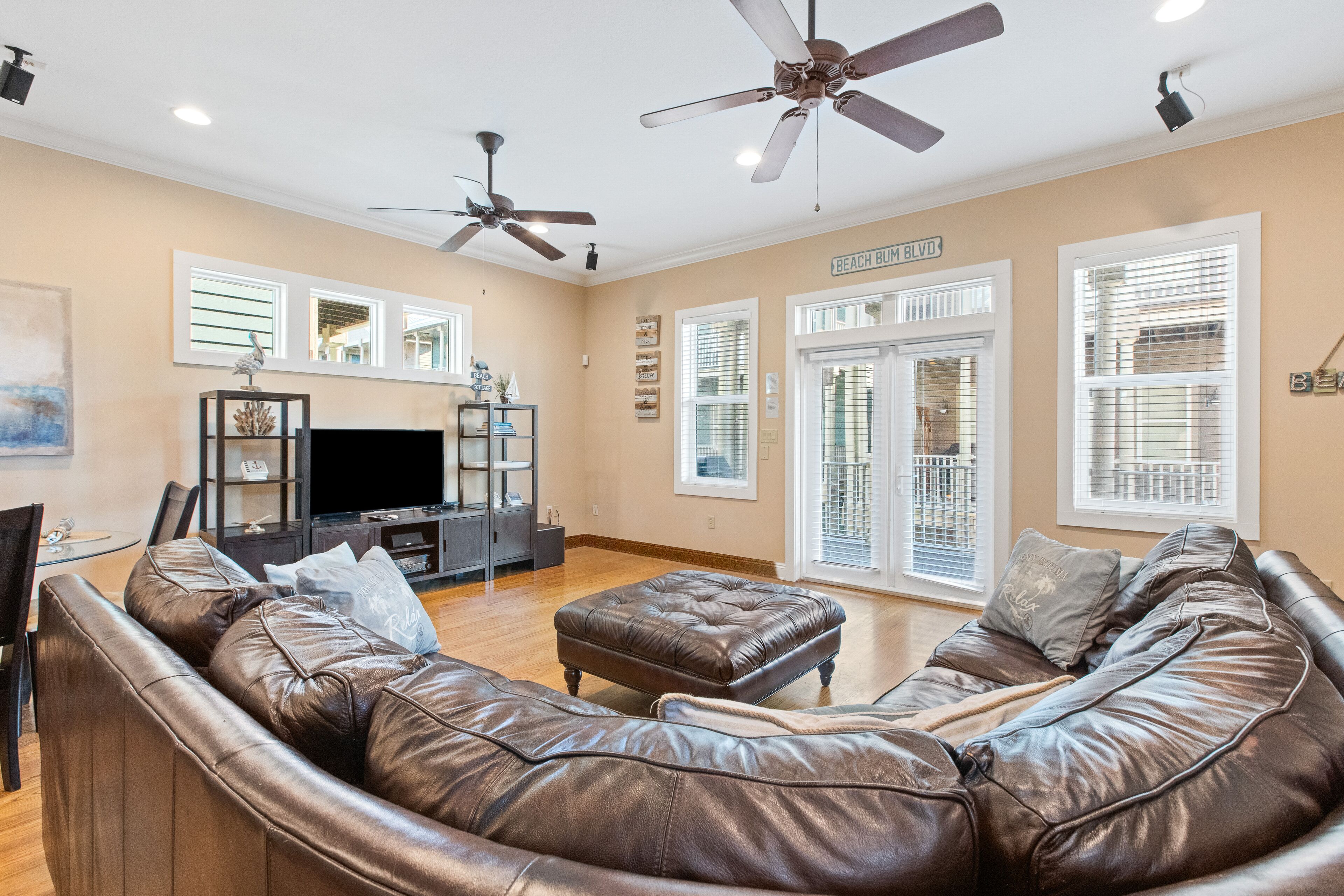 Dog-Friendly Townhouse w/ Free WiFi & Central A/C - Short Walk to the Beach!