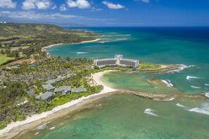 On the beach - Holiday Sale! Turtle Bay Villas 201 by Gather: Beachfront w/ Shared Pool, Spa/AC (Kahuku)