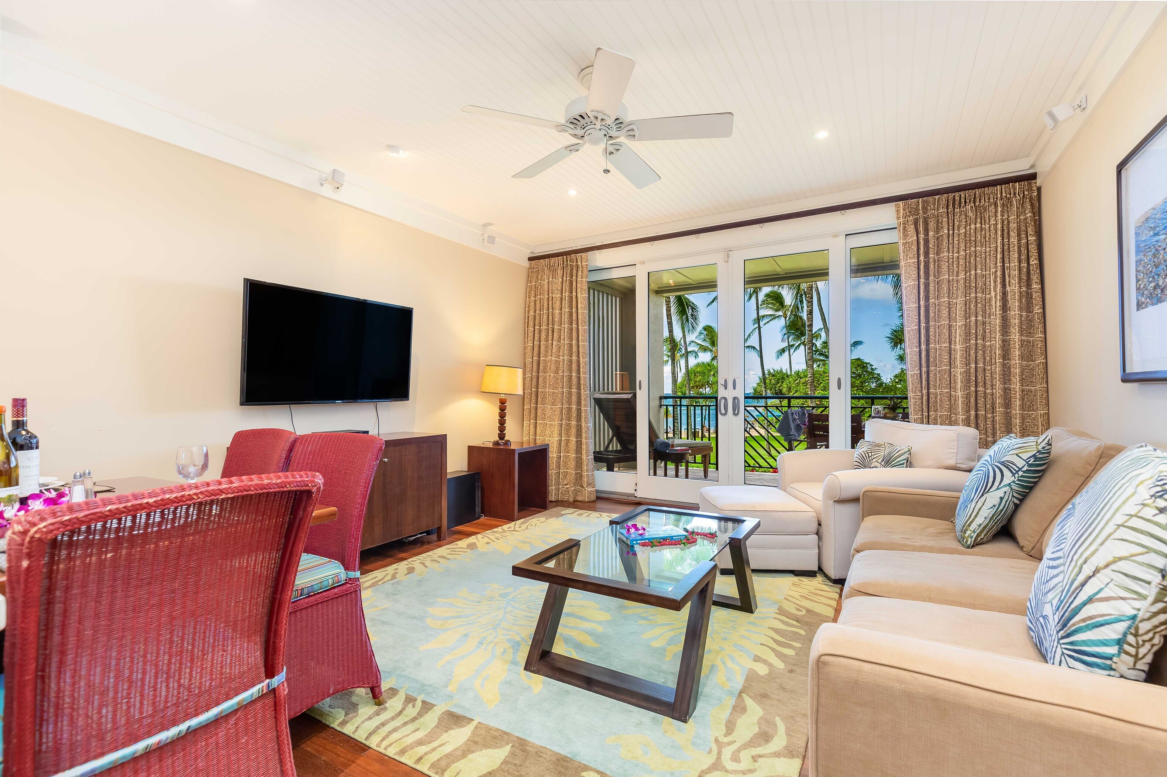 Beachfront Villa w/Shared Pool/Spa & AC: Turtle Bay Villas 205