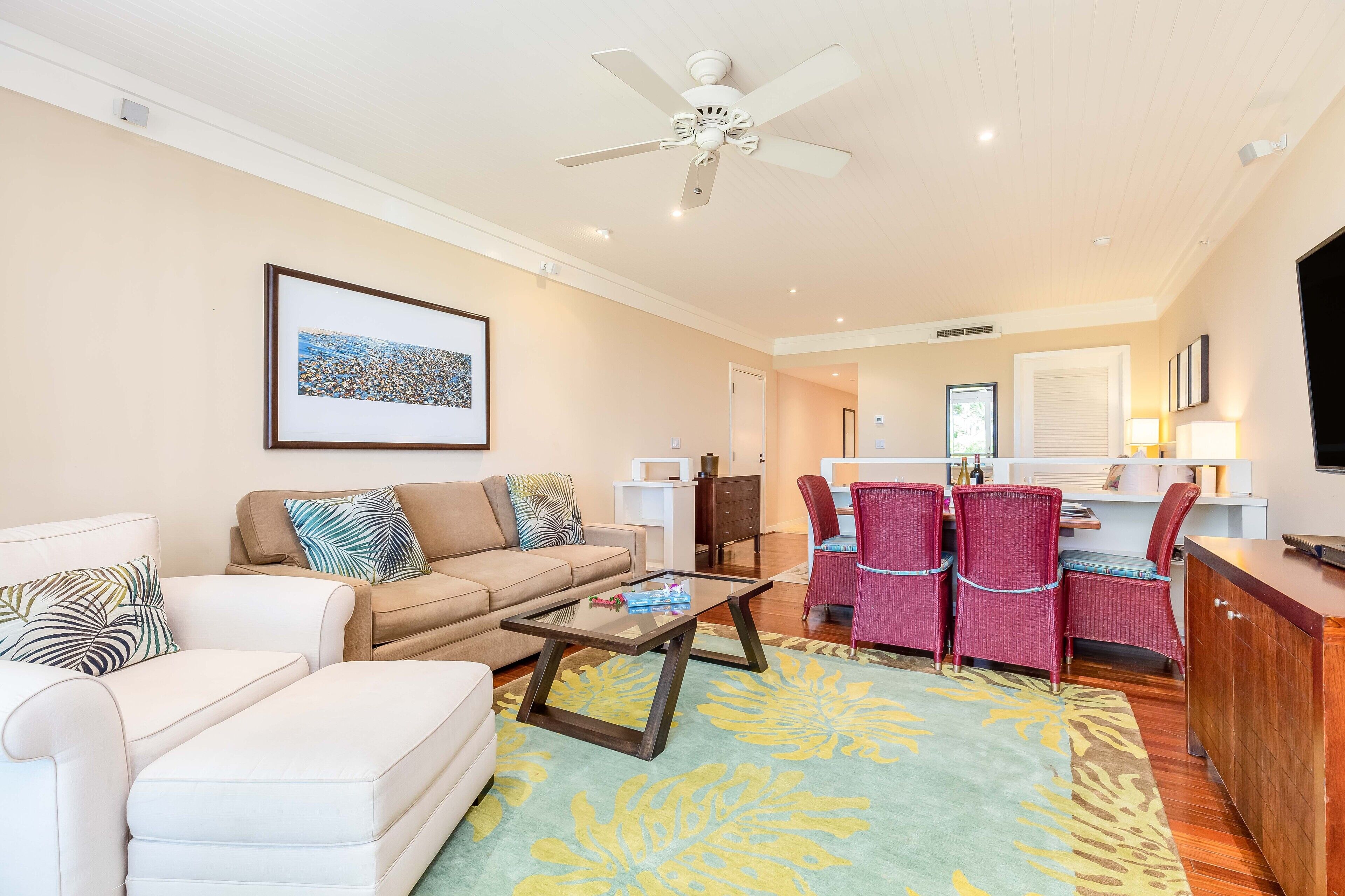 Beachfront Villa w/Shared Pool/Spa & AC: Turtle Bay Villas 205