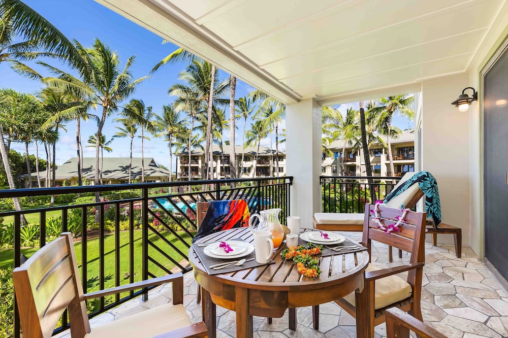 Beachfront Villa w/Shared Pool/Spa & AC: Turtle Bay Villas 206