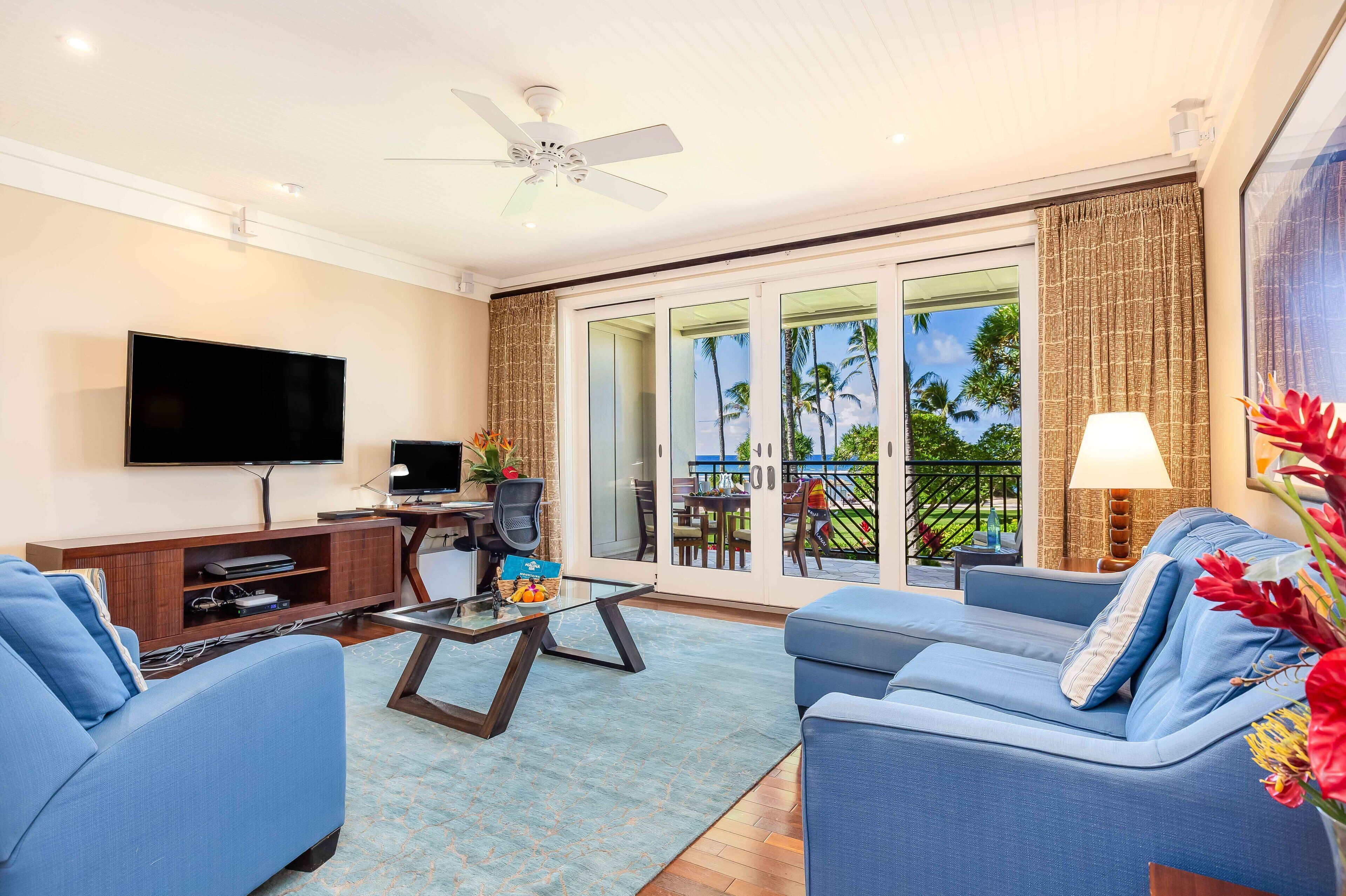 Beachfront Villa w/Shared Pool/Spa & AC: Turtle Bay Villas 206