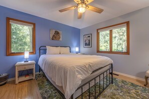 5 habitaciones, tabla de planchar con plancha, wifi y ropa de cama