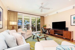 Smart TV, DVD player - Holiday Sale! Turtle Bay Villas 308 by Gather: Beachfront w/ Shared Pool/Spa/AC (Kahuku)