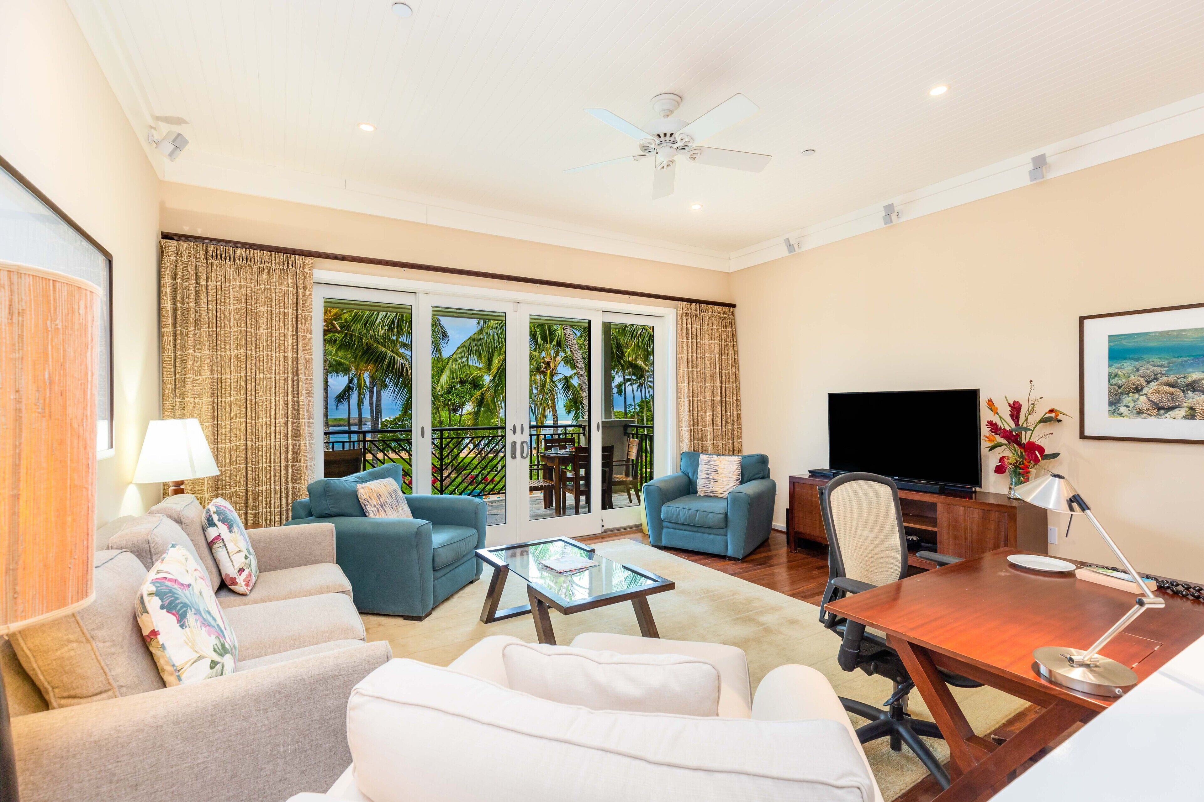Beachfront Villa w/Shared Pool/Spa & AC: Turtle Bay Villas 310