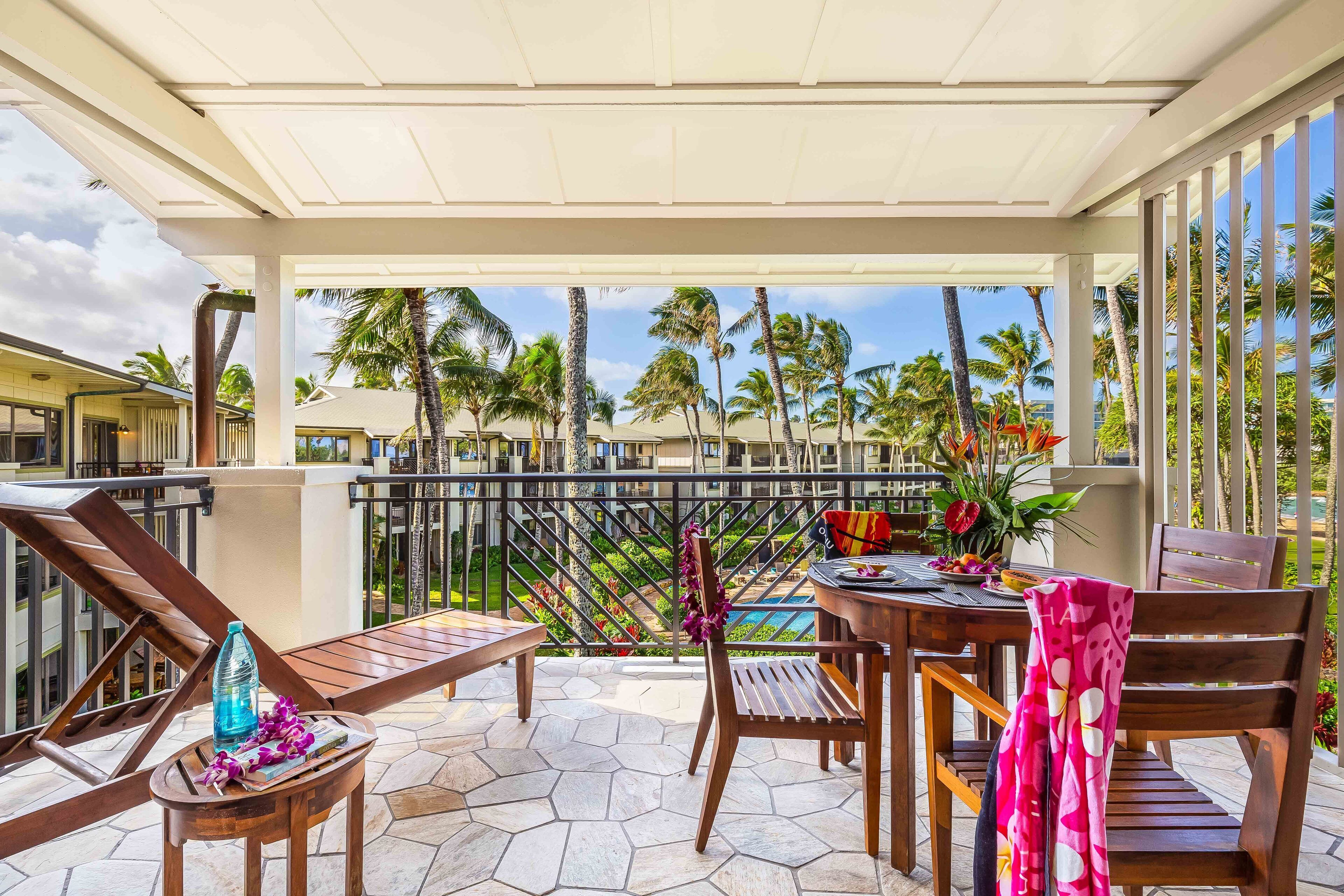 Beachfront Villa w/Shared Pool/Spa & AC: Turtle Bay Villas 313