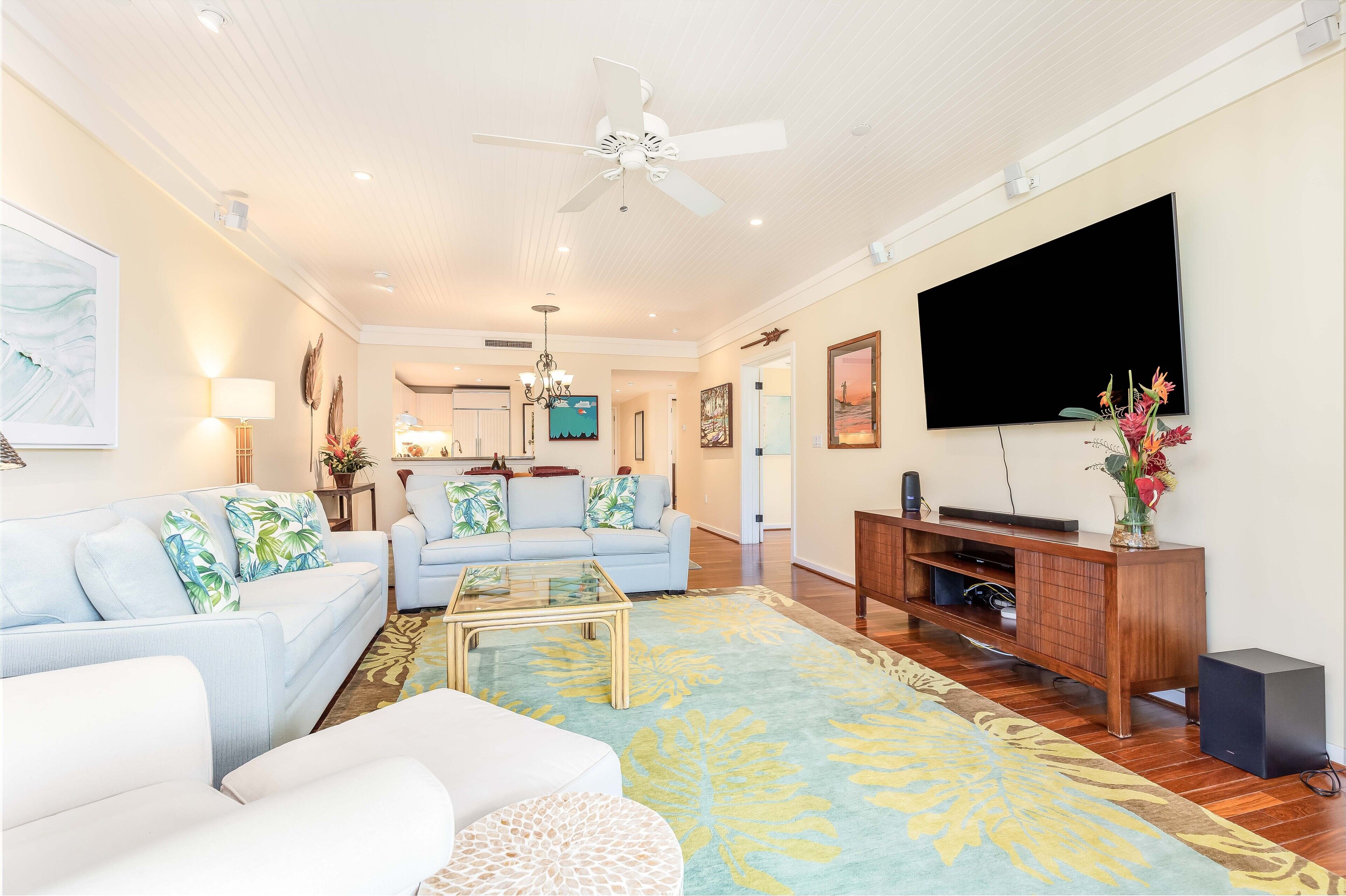 Beachfront Villa w/Shared Pool/Spa & AC: Turtle Bay Villas 313