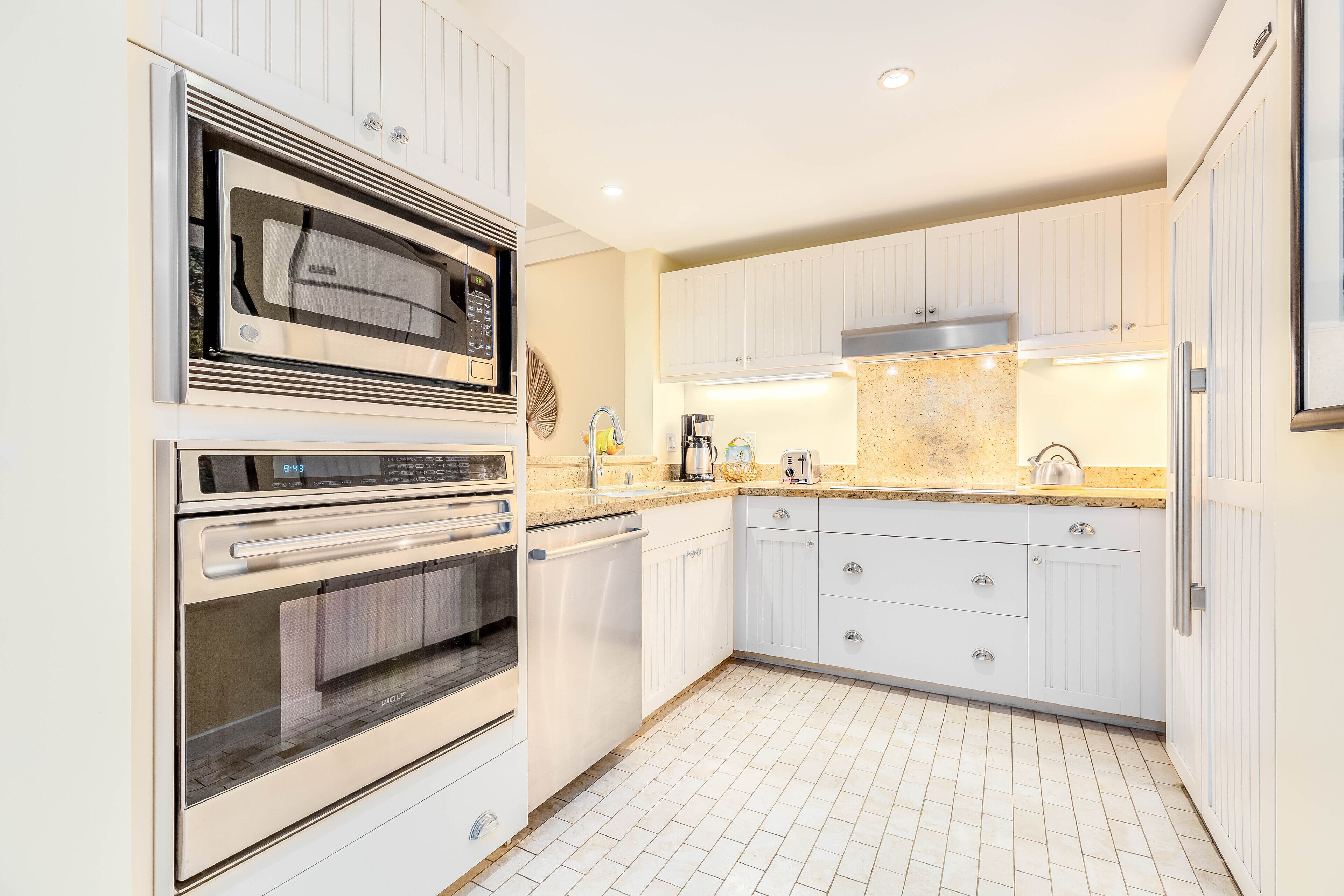 Beachfront Villa w/Shared Pool/Spa & AC: Turtle Bay Villas 313