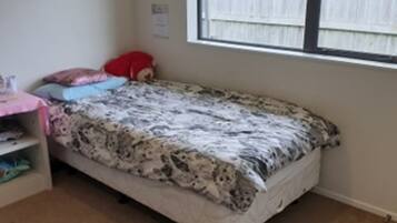 4 bedrooms, iron/ironing board, WiFi, bed sheets